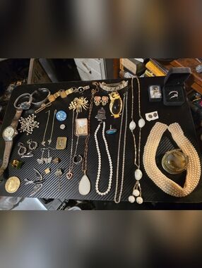 ESTATE JEWELRY Black Hills Gold, 925, Lots Of Name Brand